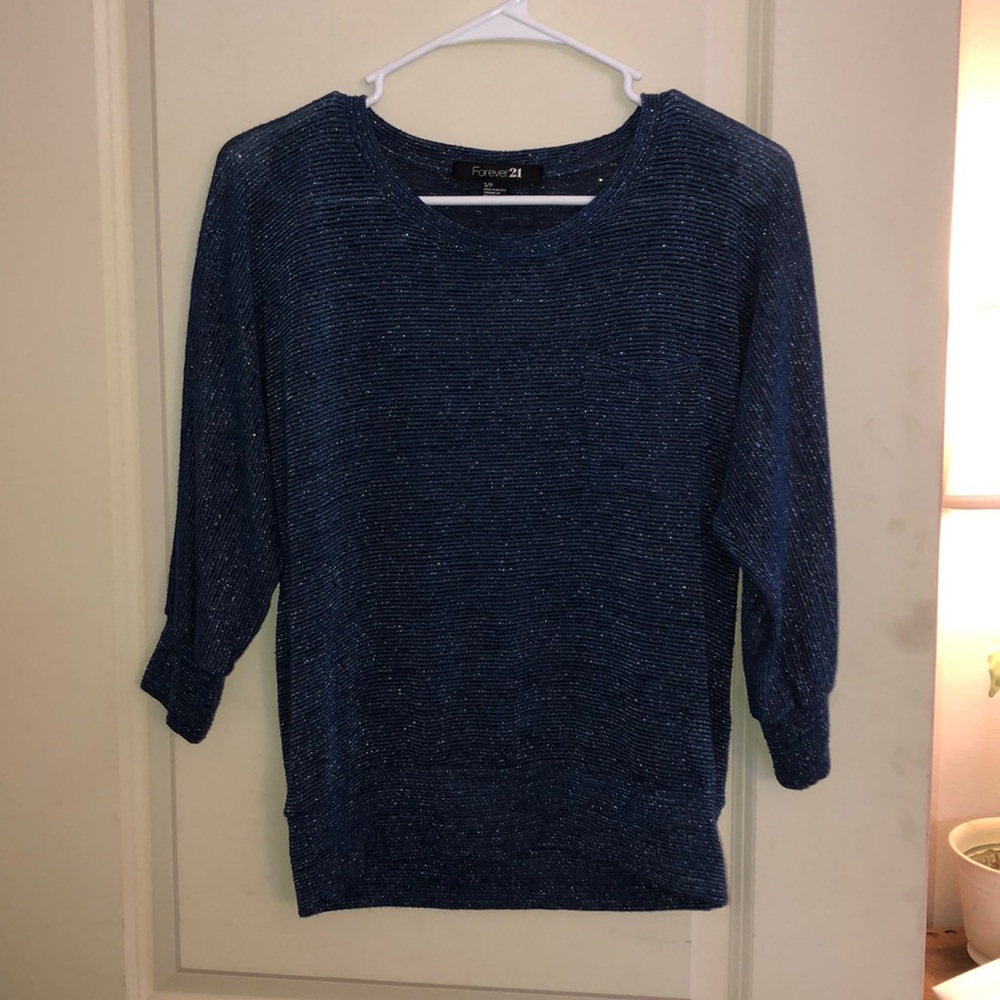 Small three quarter sleeve top